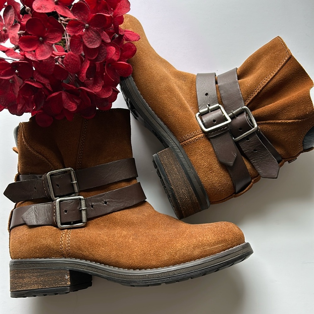 Steve Madden Tan Suede Ankle Moto Boots